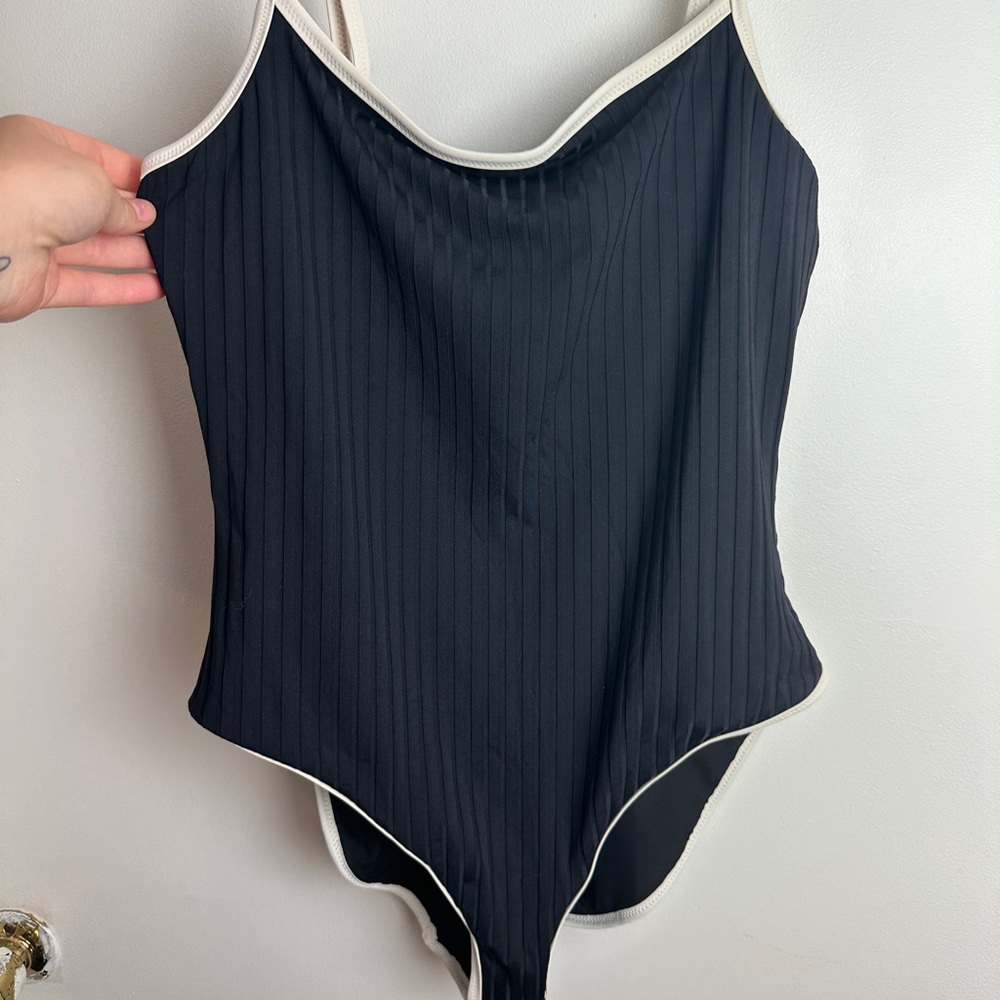 Aerie Black & Off White Ribbed One Piece Swimsuit – Size Large (NWT)